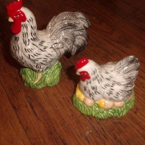 Black white rooster chicken salt pepper shakers set